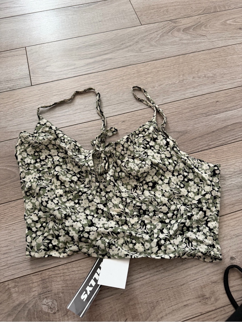 NWTFloral Tie-Front Cropped Cami Top - Black & Cream